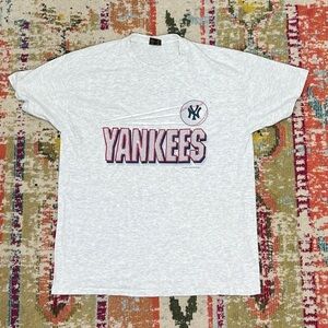 Vintage 90s New York Yankees MLB Baseball Crewneck 1990s Tshirt Mens